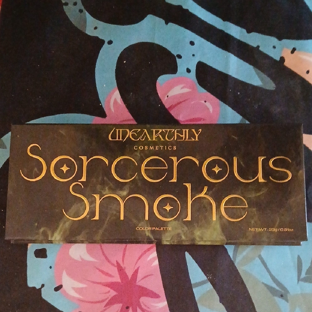 Unearthly Cosmetics Sorcerous Smoke Eyeshadow Palette - Black & Gold